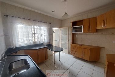 Casa &agrave; venda - 240m&sup2; - Centro