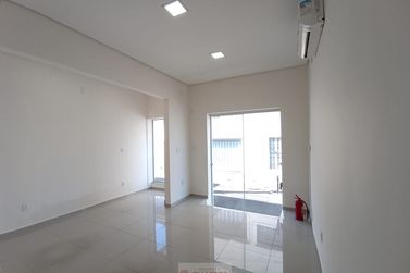 Sal&atilde;o Comercial para alugar - 35m&sup2; - Centro