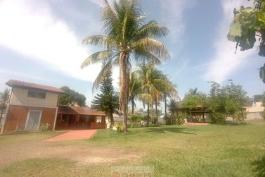 S&iacute;tio para alugar - 320m&sup2; - Centro
