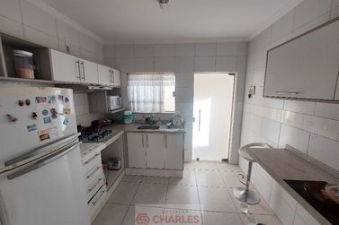 Casa &agrave; venda - 200m&sup2; - Centro