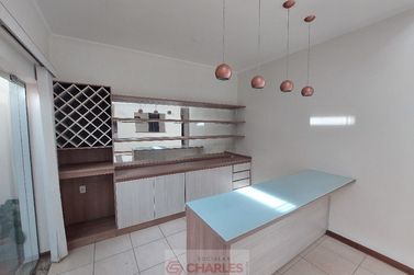 Casa &agrave; venda - 350m&sup2; - Centro