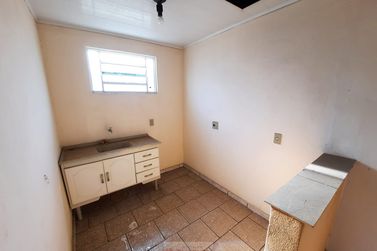 Sal&atilde;o Comercial para alugar - 28m&sup2; - Centro