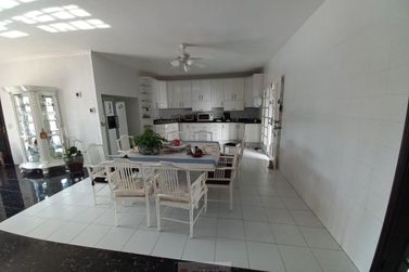 Casa &agrave; venda - 431m&sup2; - Centro