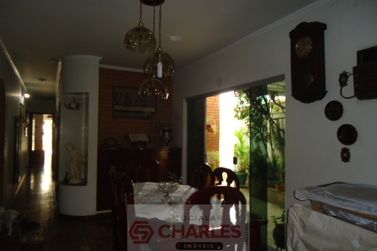 Casa &agrave; venda - 330m&sup2; - Centro