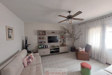 Casa &agrave; venda - 210m&sup2; - Centro