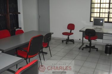 Sala Comercial &agrave; venda - 670m&sup2; - Centro