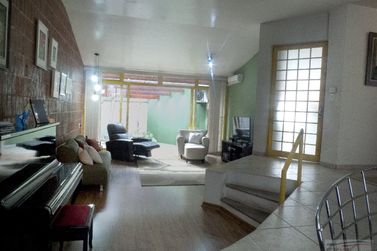 Casa &agrave; venda - 250m&sup2; - Centro