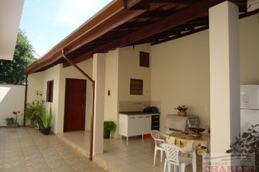 Casa &agrave; venda - 200m&sup2; - Centro