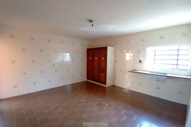 Casa para alugar - 100m&sup2; - Centro