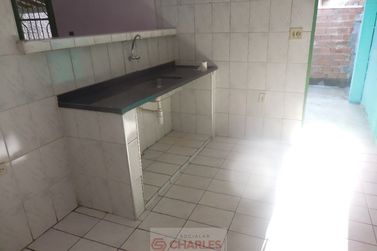 Casa para alugar - 10m&sup2; - Centro
