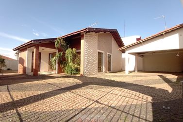 Casa para alugar - 217m&sup2; - Centro