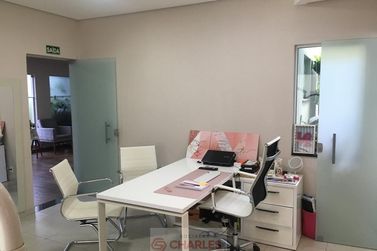 Sala Comercial &agrave; venda - 160m&sup2; - Centro