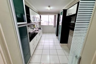 Apartamento &agrave; venda - 142m&sup2; - Centro