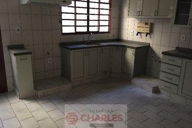 Casa &agrave; venda - 300m&sup2; - Centro