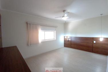 Casa &agrave; venda - 600m&sup2; - Centro
