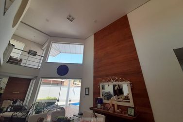 Casa &agrave; venda - 326m&sup2; - Centro