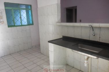 Casa para alugar - 10m&sup2; - Centro