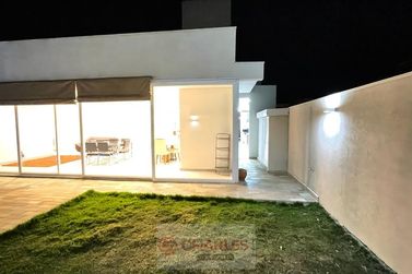 Casa &agrave; venda - 400m&sup2; - Centro