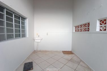 Casa para alugar - 10m&sup2; - Centro