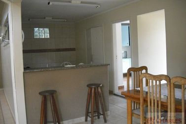Casa &agrave; venda - 300m&sup2; - Centro