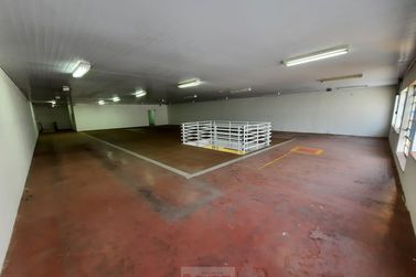 Sal&atilde;o Comercial para alugar - 777m&sup2; - Centro