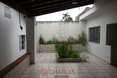 Casa &agrave; venda - 243m&sup2; - Centro