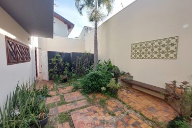 Casa &agrave; venda - 350m&sup2; - Centro