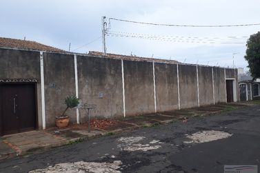 Casa &agrave; venda - 500m&sup2; - Centro