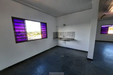 Sal&atilde;o Comercial para alugar - 100m&sup2; - Centro