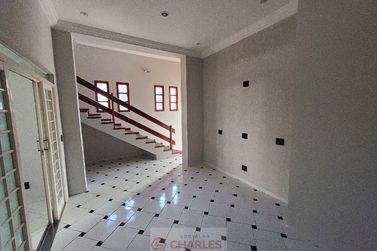 Casa para alugar - 200m&sup2; - Centro