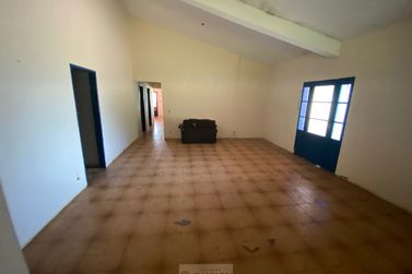 S&iacute;tio &agrave; venda - 84000m&sup2; - Centro