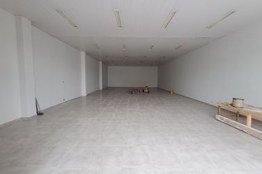 Sal&atilde;o Comercial para alugar - 180m&sup2; - Centro