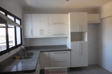Apartamento &agrave; venda - 180m&sup2; - Centro