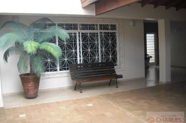Casa &agrave; venda - 300m&sup2; - Centro