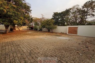 Casa para alugar - 444m&sup2; - Centro