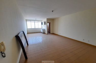 Sal&atilde;o Comercial para alugar - 35m&sup2; - Centro