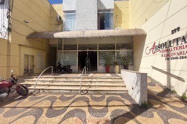 Sal&atilde;o Comercial para alugar - 60m&sup2; - Centro