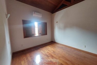 Casa para alugar - 360m&sup2; - Centro