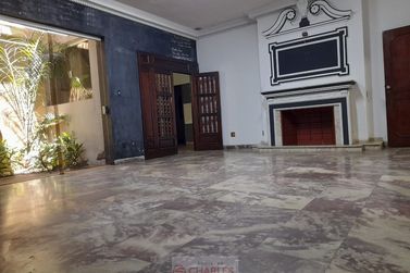 Casa &agrave; venda - 294m&sup2; - Centro