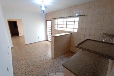Casa para alugar - 85m&sup2; - Centro