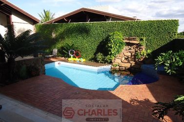 Casa &agrave; venda - 450m&sup2; - Centro