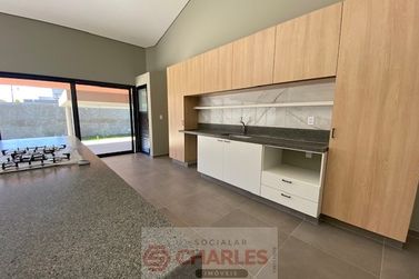 Casa &agrave; venda - 300m&sup2; - Centro