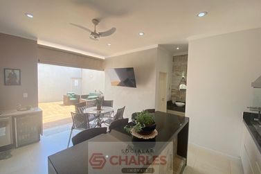 Casa &agrave; venda - 220m&sup2; - Centro