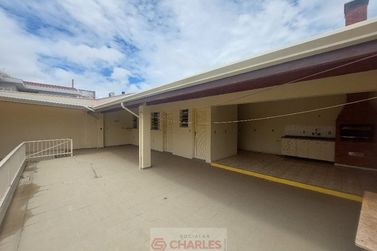Casa para alugar - 231m&sup2; - Centro