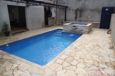 Casa &agrave; venda - 251m&sup2; - Centro