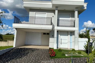 Casa &agrave; venda - 245m&sup2; - Centro