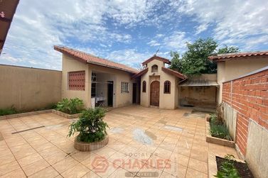 Casa &agrave; venda - 281m&sup2; - Centro