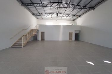Sal&atilde;o Comercial para alugar - 302m&sup2; - Centro