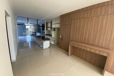 Casa &agrave; venda - 230m&sup2; - Centro