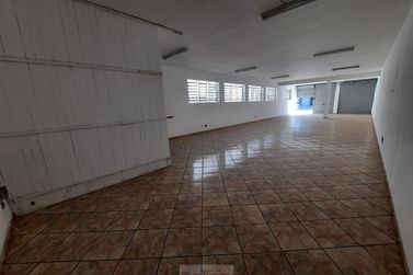Sal&atilde;o Comercial para alugar - 200m&sup2; - Centro